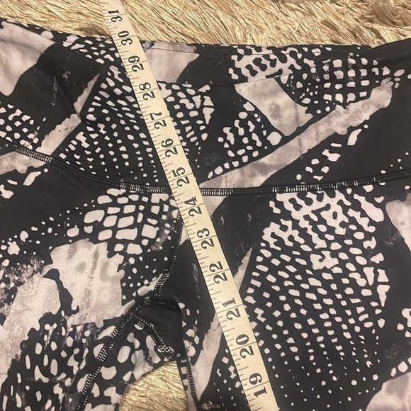 Lululemon Cropped Leggings sz 6 - Picture 7 of 11